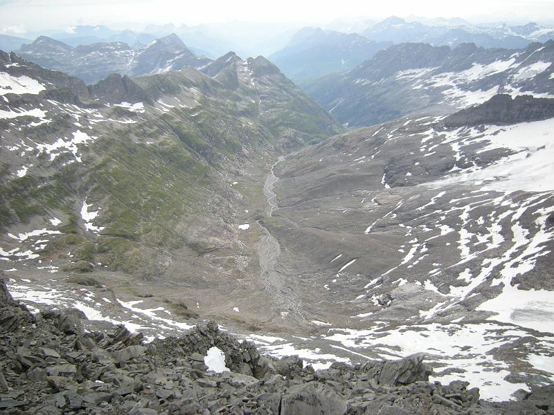 20080726_adula 021.jpg - Blick from the summit to the source of (Hinter) Rhein